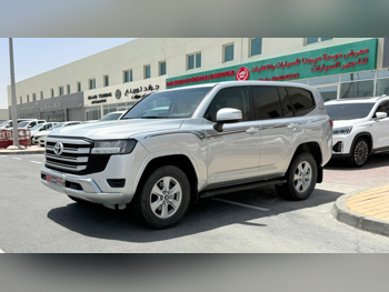 Toyota  Land Cruiser  GXR  2022  Automatic  166,000 Km  6 Cylinder  Four Wheel Drive (4WD)  SUV  Silver