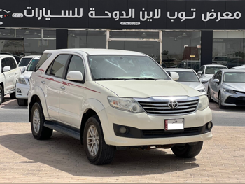 تويوتا  فورشنر  2013  اوتوماتيك  267,000 كم  6 سلندر  دفع رباعي  اس يو في  أبيض