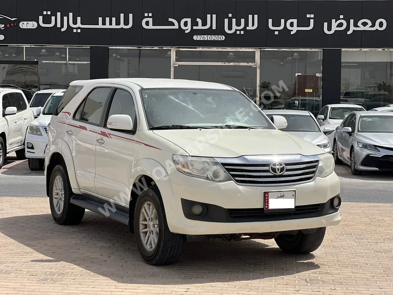 تويوتا فورشنر 2013 اوتوماتيك 267,000 كم 6 سلندر دفع رباعي اس يو في أبيض