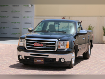 GMC  Sierra  SLE  2013  Automatic  177,000 Km  8 Cylinder  Four Wheel Drive (4WD)  Pick Up  Black