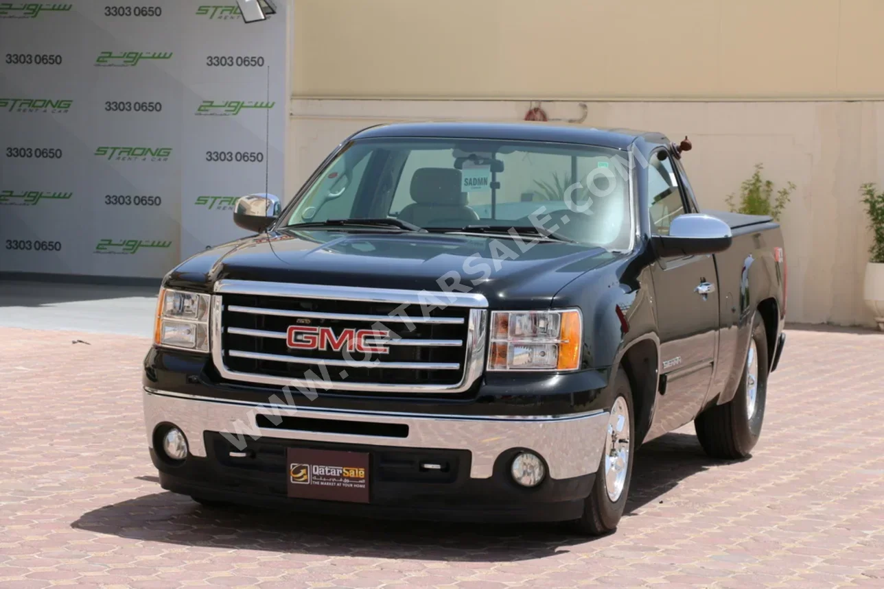 GMC  Sierra  SLE  2013  Automatic  177,000 Km  8 Cylinder  Four Wheel Drive (4WD)  Pick Up  Black