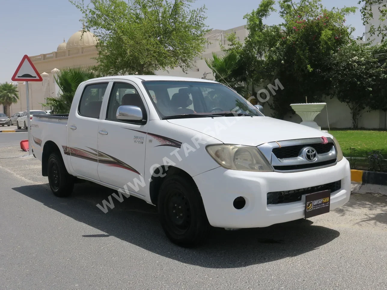 Toyota Hilux 2009 Manual 561,000 Km 4 Cylinder Rear Wheel Drive (RWD) Pick Up White