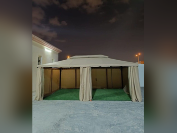 Tents -Length: 600 CM  -Width: 400 CM  -Height: 250 CM