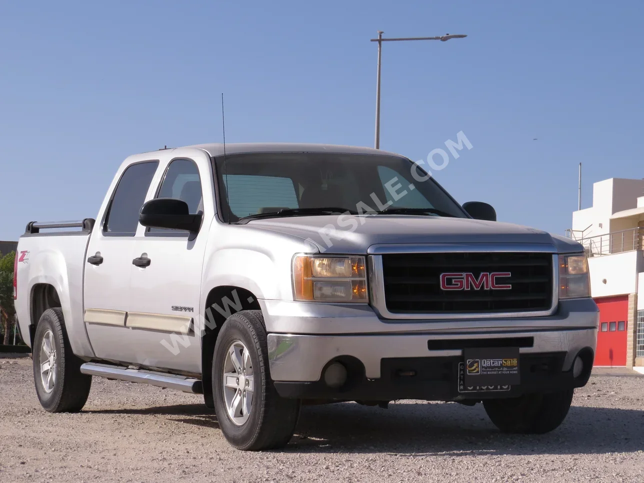 GMC Sierra Z71 2011 Automatic 303,000 Km 8 Cylinder Four Wheel Drive (4WD) Pick Up Silver