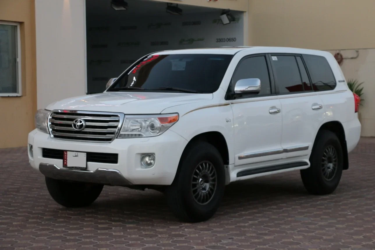 Toyota Land Cruiser VXR 2015 Automatic 350,000 Km 8 Cylinder Four Wheel Drive (4WD) SUV White