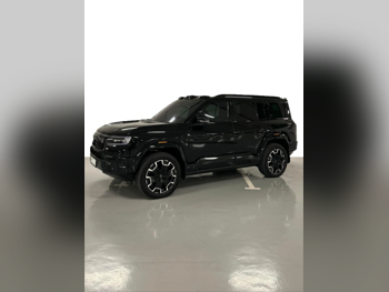 BYD Leopard 8 Flagship 2025 Automatic 30,000 Km 4 Cylinder Four Wheel Drive (4WD) SUV Black With Warranty