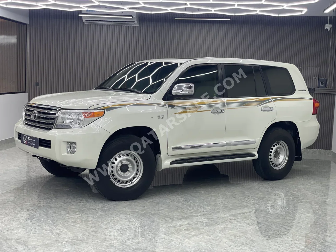 Toyota Land Cruiser VXR 2012 Automatic 400,000 Km 8 Cylinder Four Wheel Drive (4WD) SUV White