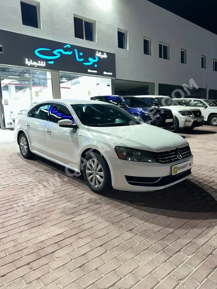 فوكس واغن باسات 2015 اوتوماتيك 207,000 كم 4 سلندر سحب امامي سيدان أبيض