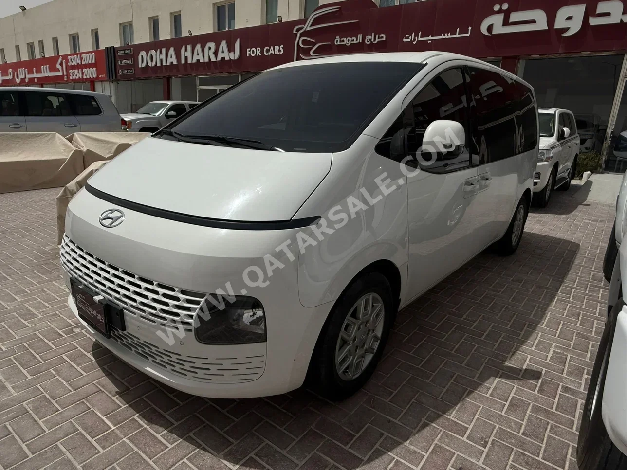 هيونداي ستاريا 2023 اوتوماتيك 27,000 كم 6 سلندر سحب امامي فان \ باص أبيض تحت الضمان
