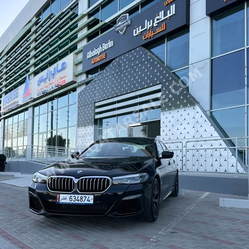 بي ام دبليو الفئة - الخامسة 540i 2022 اوتوماتيك 32,000 كم 6 سلندر دفع خلفي سيدان أسود