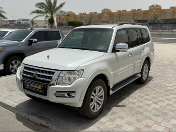 Mitsubishi  Pajero  3.8 Gold Edition  2017  Automatic  176,000 Km  6 Cylinder  Four Wheel Drive (4WD)  SUV  White