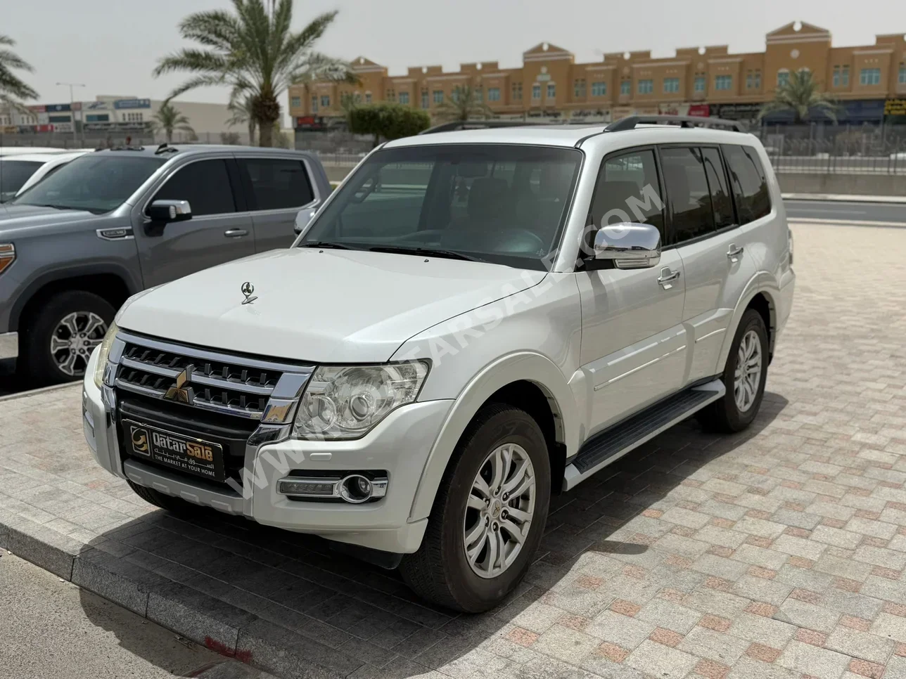 Mitsubishi  Pajero  3.8 Gold Edition  2017  Automatic  176,000 Km  6 Cylinder  Four Wheel Drive (4WD)  SUV  White