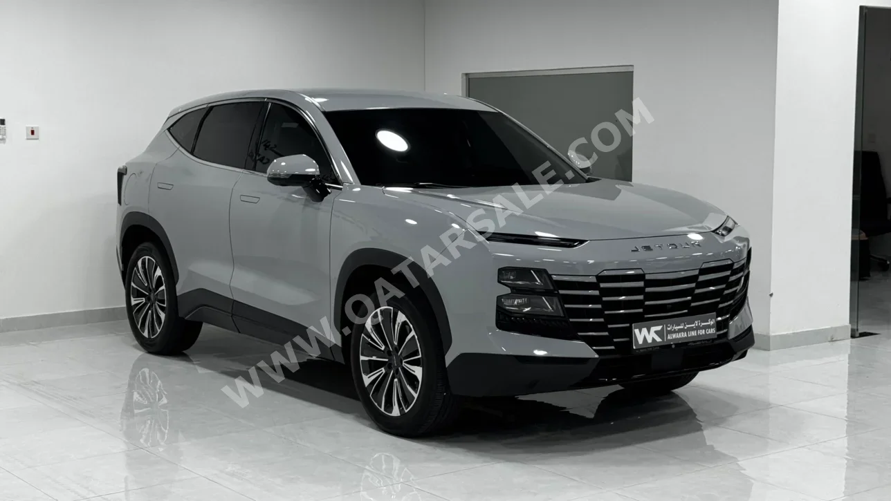 Jetour Dashing V2 2025 Automatic 28,000 Km 4 Cylinder Four Wheel Drive (4WD) SUV Turquoise With Warranty