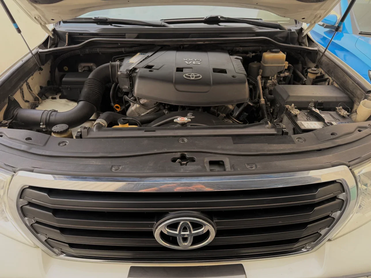 Toyota Land Cruiser G 2011 Manual 320,000 Km 6 Cylinder Four Wheel Drive (4WD) SUV Pearl