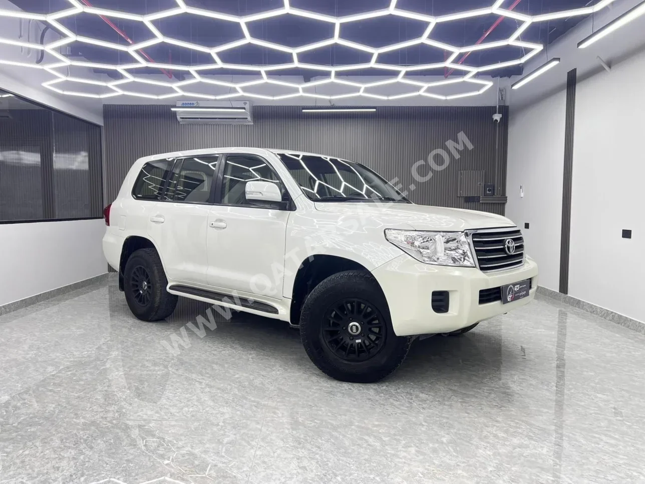 Toyota  Land Cruiser  G  2012  Automatic  360,000 Km  6 Cylinder  Four Wheel Drive (4WD)  SUV  White