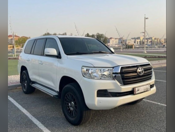 Toyota Land Cruiser GX 2017 Automatic 267,000 Km 6 Cylinder Four Wheel Drive (4WD) SUV White