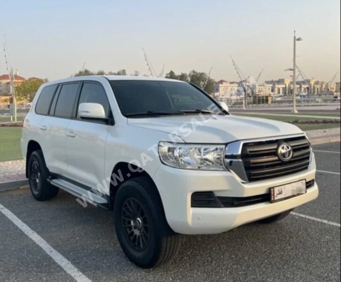 Toyota Land Cruiser GX 2017 Automatic 267,000 Km 6 Cylinder Four Wheel Drive (4WD) SUV White