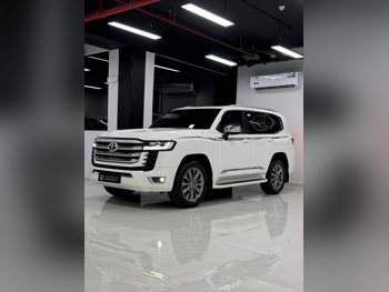 Toyota  Land Cruiser  VXR Twin Turbo  2025  Automatic  64,000 Km  6 Cylinder  Four Wheel Drive (4WD)  SUV  White  With Warranty