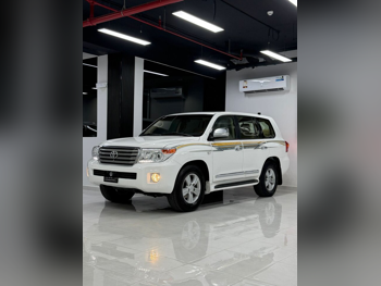 Toyota  Land Cruiser  VXR  2013  Automatic  700,000 Km  8 Cylinder  Four Wheel Drive (4WD)  SUV  White