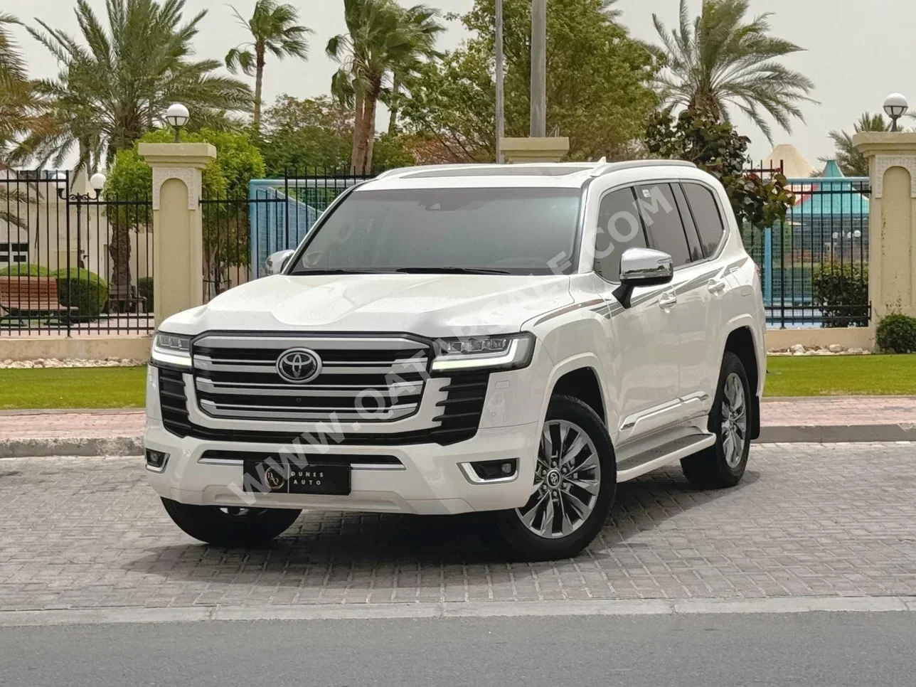 Toyota  Land Cruiser  VXR Twin Turbo  2025  Automatic  9,000 Km  6 Cylinder  Four Wheel Drive (4WD)  SUV  White  With Warranty