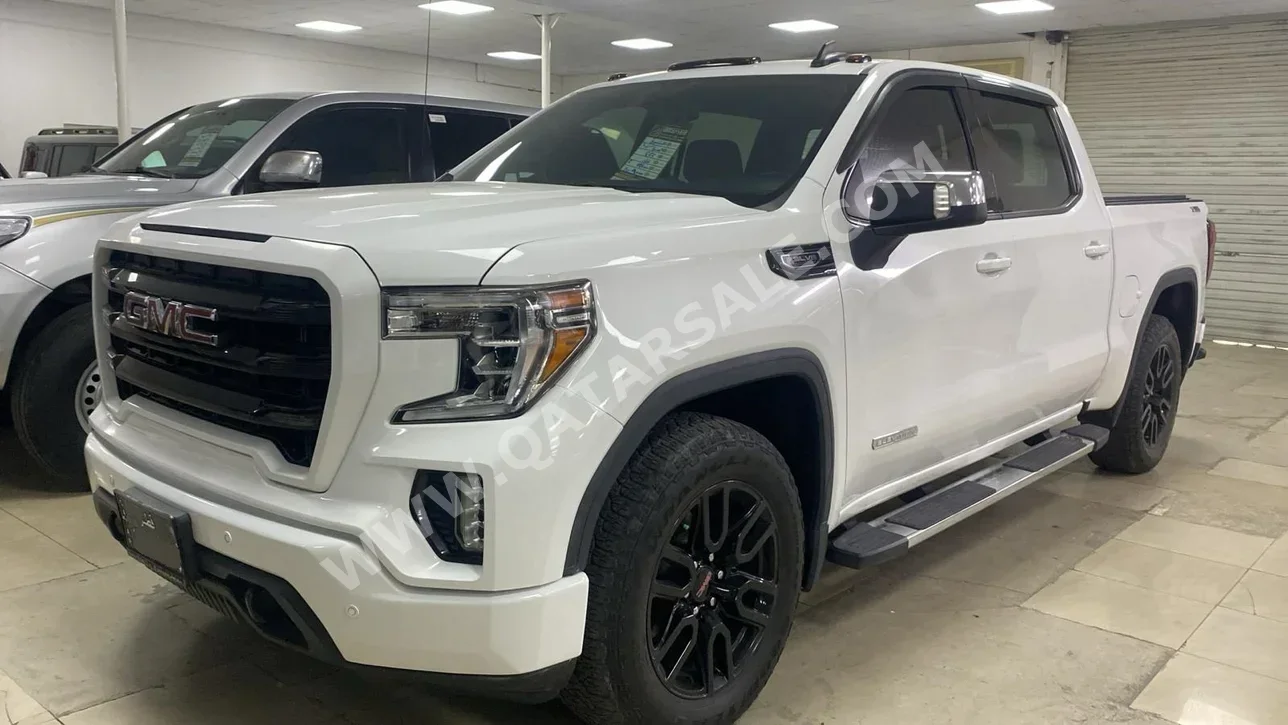 GMC  Sierra  Elevation  2022  Automatic  132,000 Km  8 Cylinder  Four Wheel Drive (4WD)  Pick Up  White
