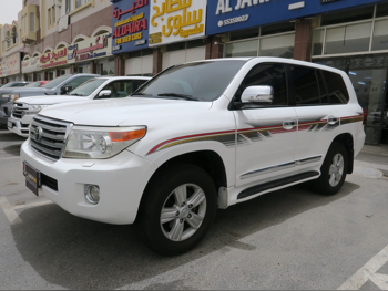 Toyota  Land Cruiser  GXR  2013  Automatic  285,000 Km  8 Cylinder  Four Wheel Drive (4WD)  SUV  White