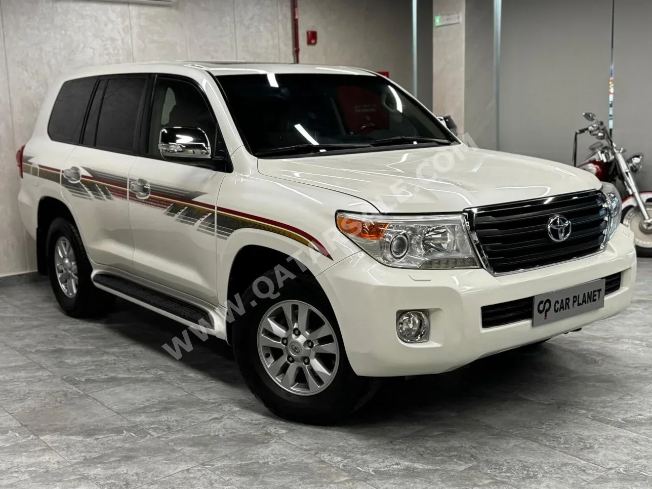 Toyota Land Cruiser GXR 2012 Automatic 380,000 Km 8 Cylinder Four Wheel Drive (4WD) SUV White Sand