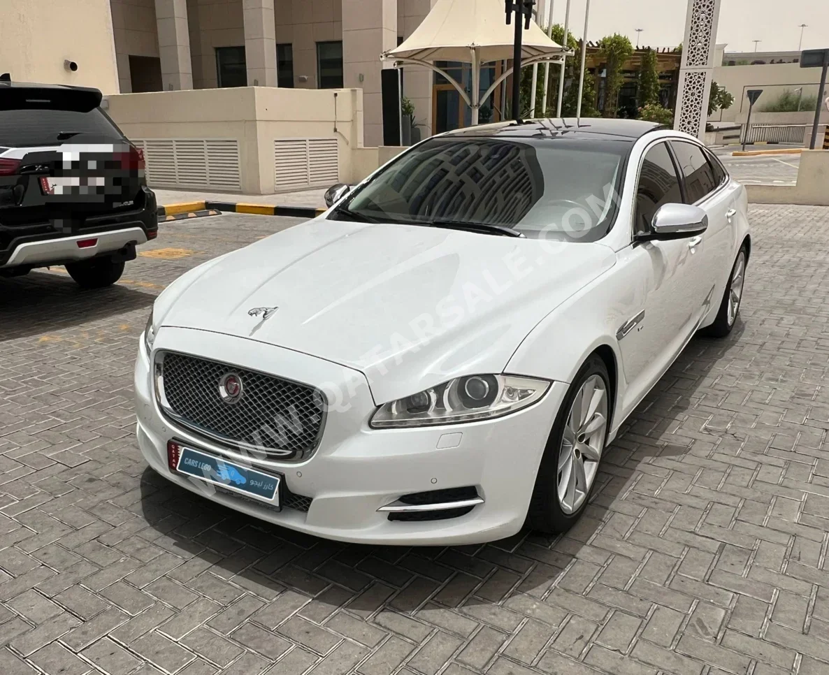 Jaguar XJ 6 2014 Automatic 104,000 Km 6 Cylinder Rear Wheel Drive (RWD) Sedan White