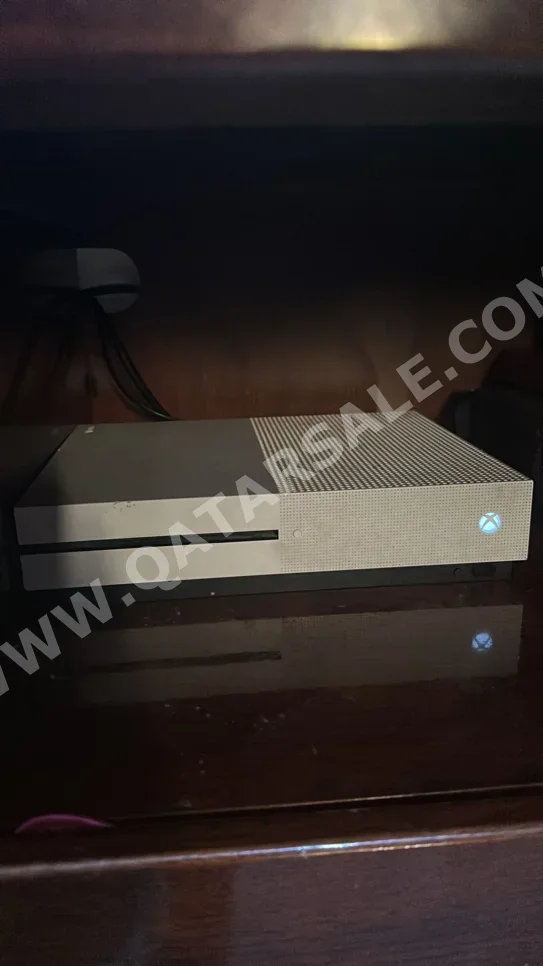 مايكروسوفت اكس بوكس وان اس - 1 تيرابايت -تشمل أجهز تحكم: 1