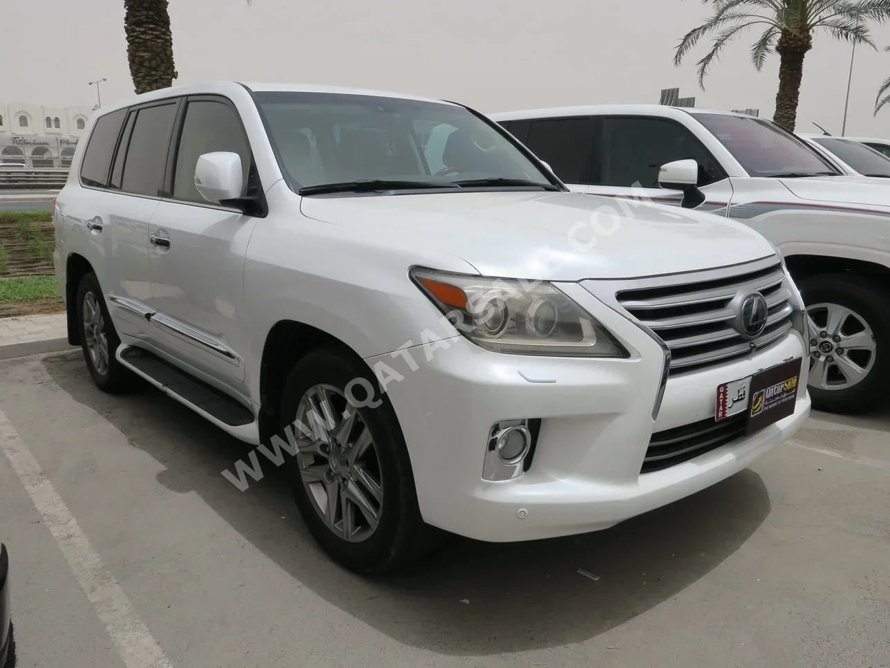 Lexus  LX  570  2012  Automatic  260,000 Km  8 Cylinder  Four Wheel Drive (4WD)  SUV  White