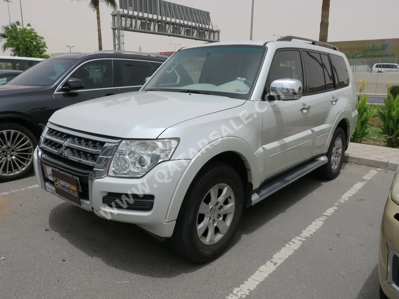 Mitsubishi  Pajero  2018  Automatic  200,000 Km  6 Cylinder  Four Wheel Drive (4WD)  SUV  White
