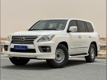 Lexus  LX  570 S  2013  Automatic  325,000 Km  8 Cylinder  Four Wheel Drive (4WD)  SUV  White