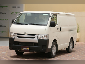 Toyota Hiace 2022 Manual 13,000 Km 4 Cylinder Rear Wheel Drive (RWD) Van / Bus White