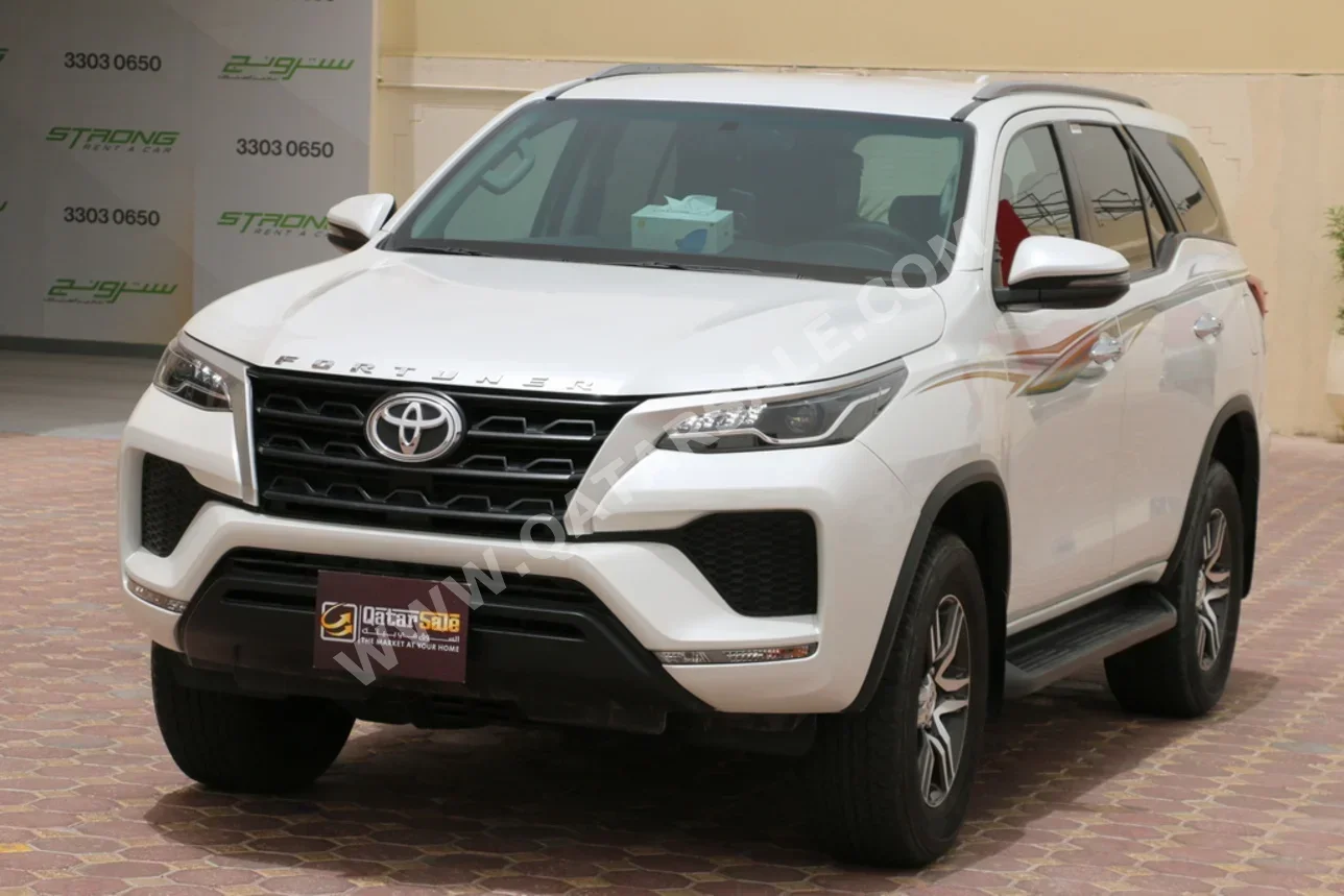 Toyota Fortuner 2024 Automatic 26,000 Km 4 Cylinder Four Wheel Drive (4WD) SUV Pearl With Warranty