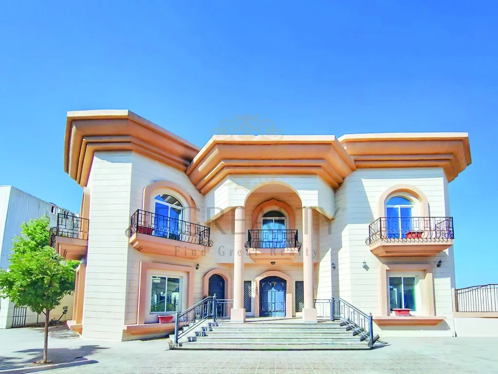 سكن عائلي - غير مفروشة - الدوحة - لقطيفية - 6 غرف نوم