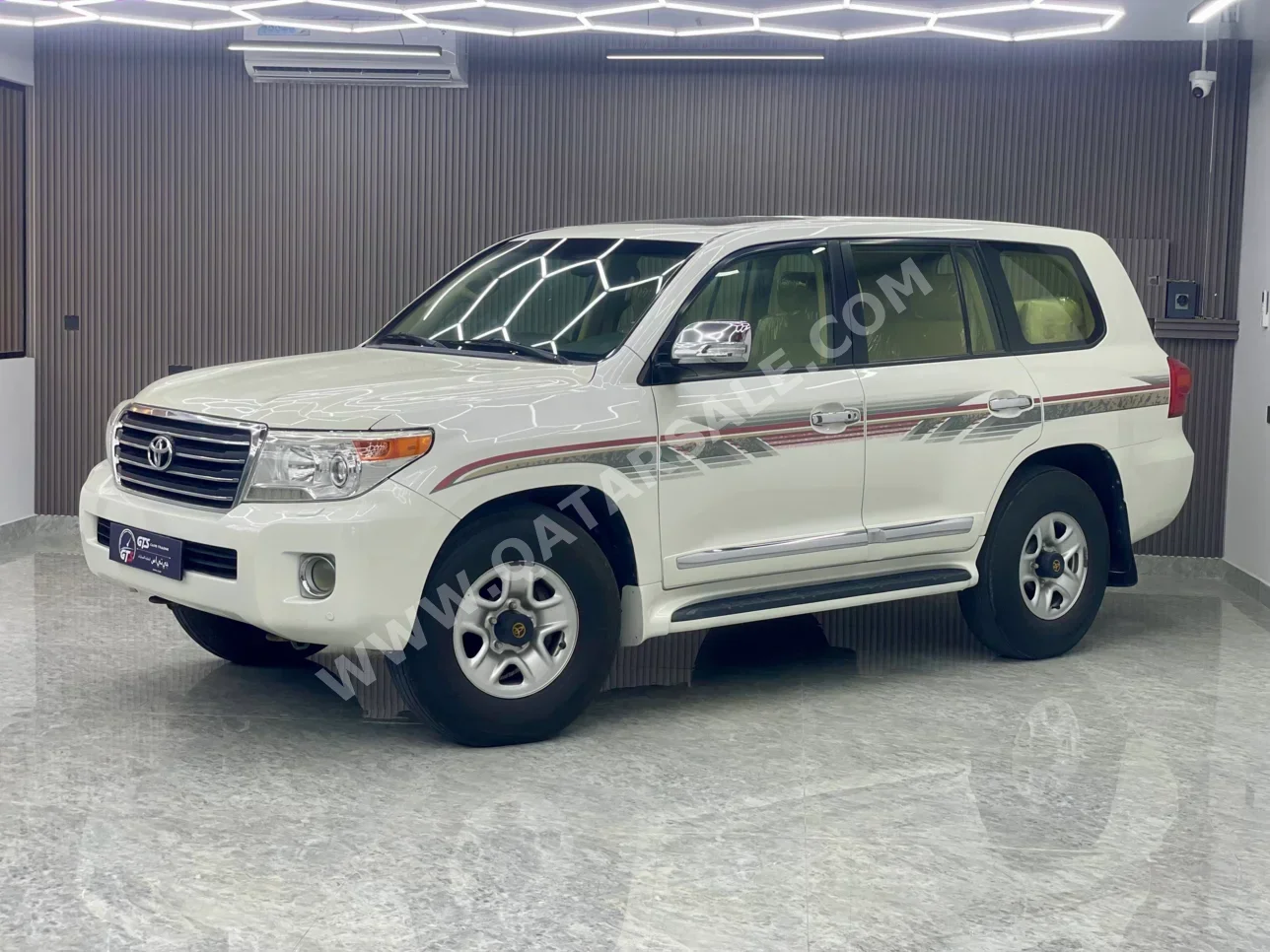 Toyota  Land Cruiser  GXR  2013  Automatic  412,000 Km  8 Cylinder  Four Wheel Drive (4WD)  SUV  White