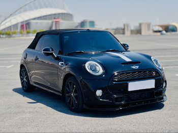 Mini Cooper S 2017 Automatic 58,000 Km 4 Cylinder Front Wheel Drive (FWD) Convertible Black