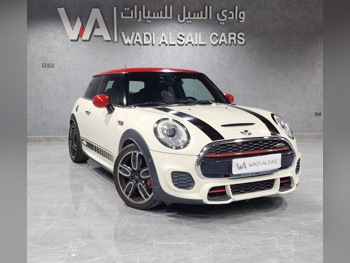 Mini  Cooper  Works  2017  Automatic  117,000 Km  4 Cylinder  Rear Wheel Drive (RWD)  Hatchback  White