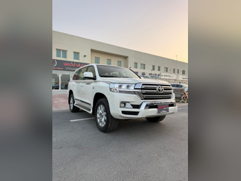 Toyota  Land Cruiser  VXR  2017  Automatic  310,000 Km  8 Cylinder  Four Wheel Drive (4WD)  SUV  White