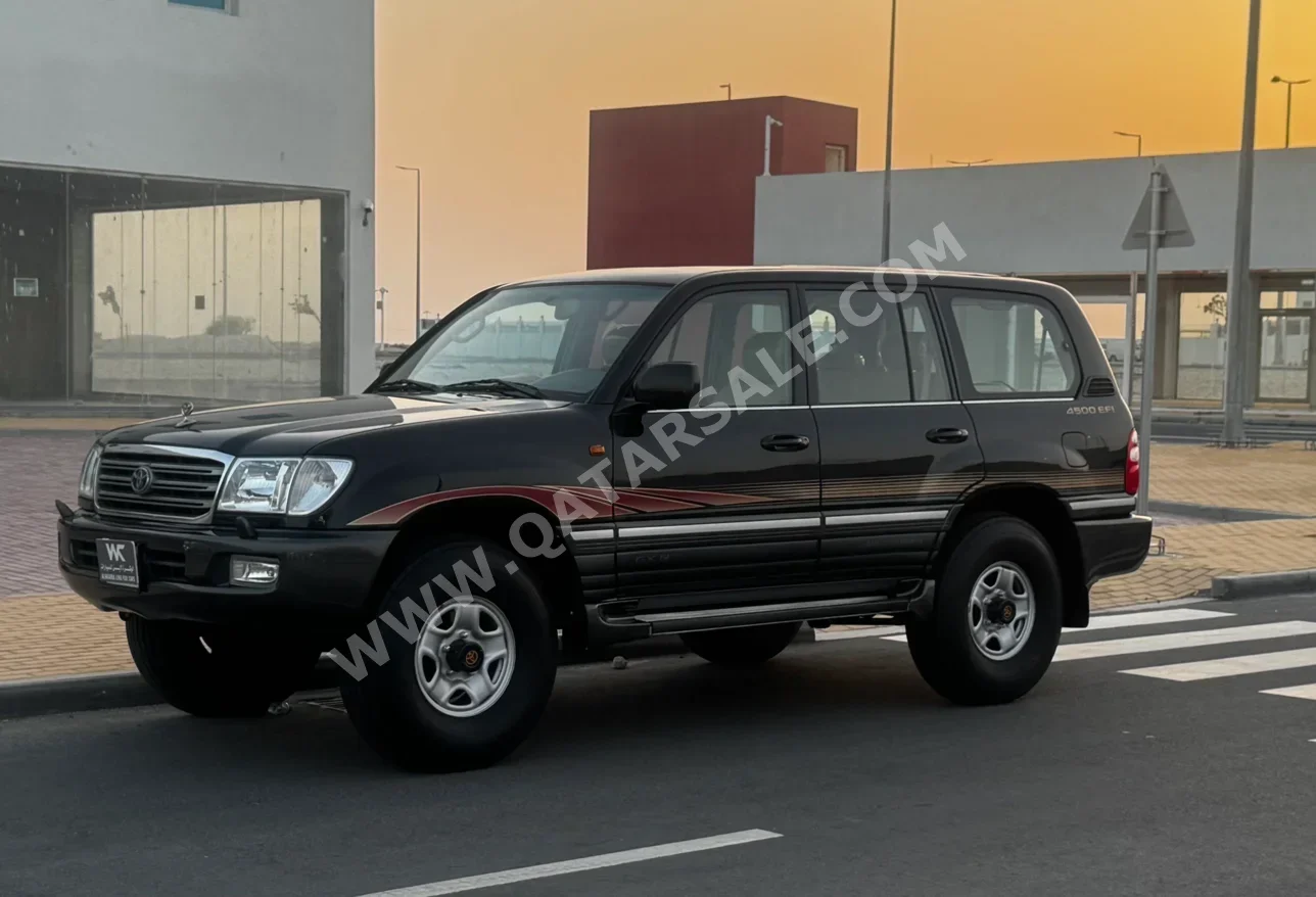 تويوتا  لاند كروزر  جي اكس ار  2003  اوتوماتيك  580,000 كم  6 سلندر  دفع رباعي  اس يو في  أسود