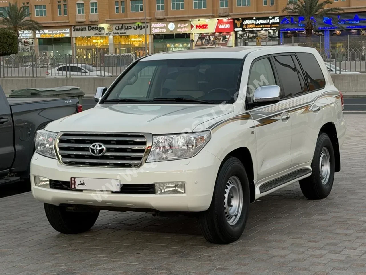 Toyota  Land Cruiser  VXR  2009  Automatic  332,000 Km  8 Cylinder  Four Wheel Drive (4WD)  SUV  White