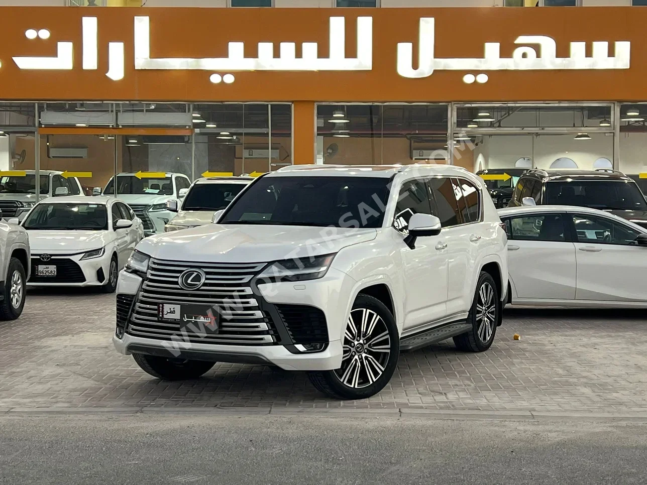 لكزس ال اكس 600 لكجري 2025 اوتوماتيك 7,000 كم 6 سلندر دفع رباعي اس يو في أبيض تحت الضمان
