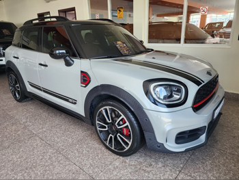 Mini Cooper CountryMan 2022 Automatic 53,000 Km 4 Cylinder Rear Wheel Drive (RWD) Hatchback Black and Silver