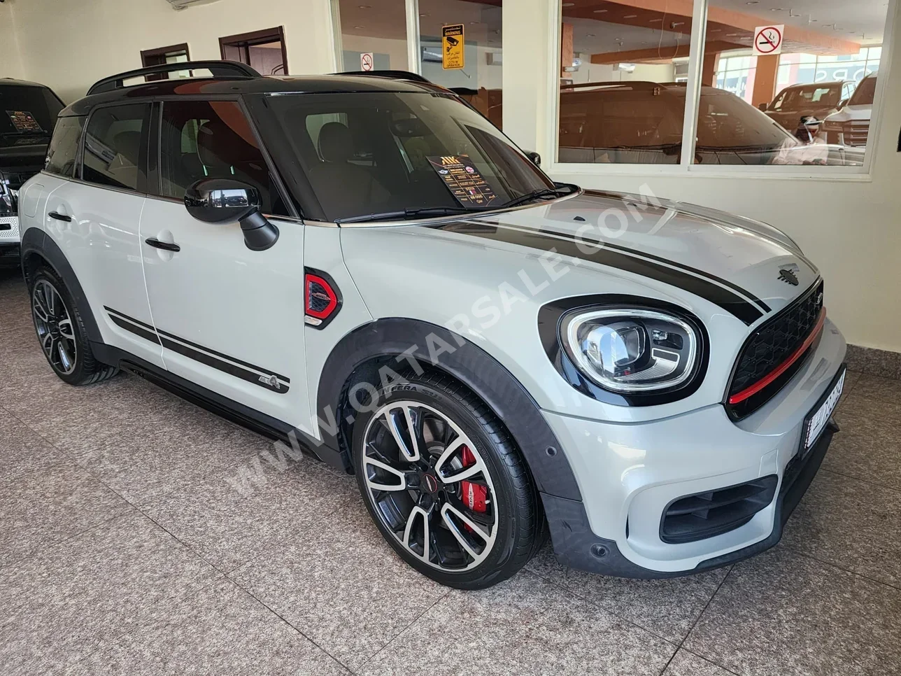 Mini  Cooper  CountryMan  2022  Automatic  53,000 Km  4 Cylinder  Rear Wheel Drive (RWD)  Hatchback  Black and Silver