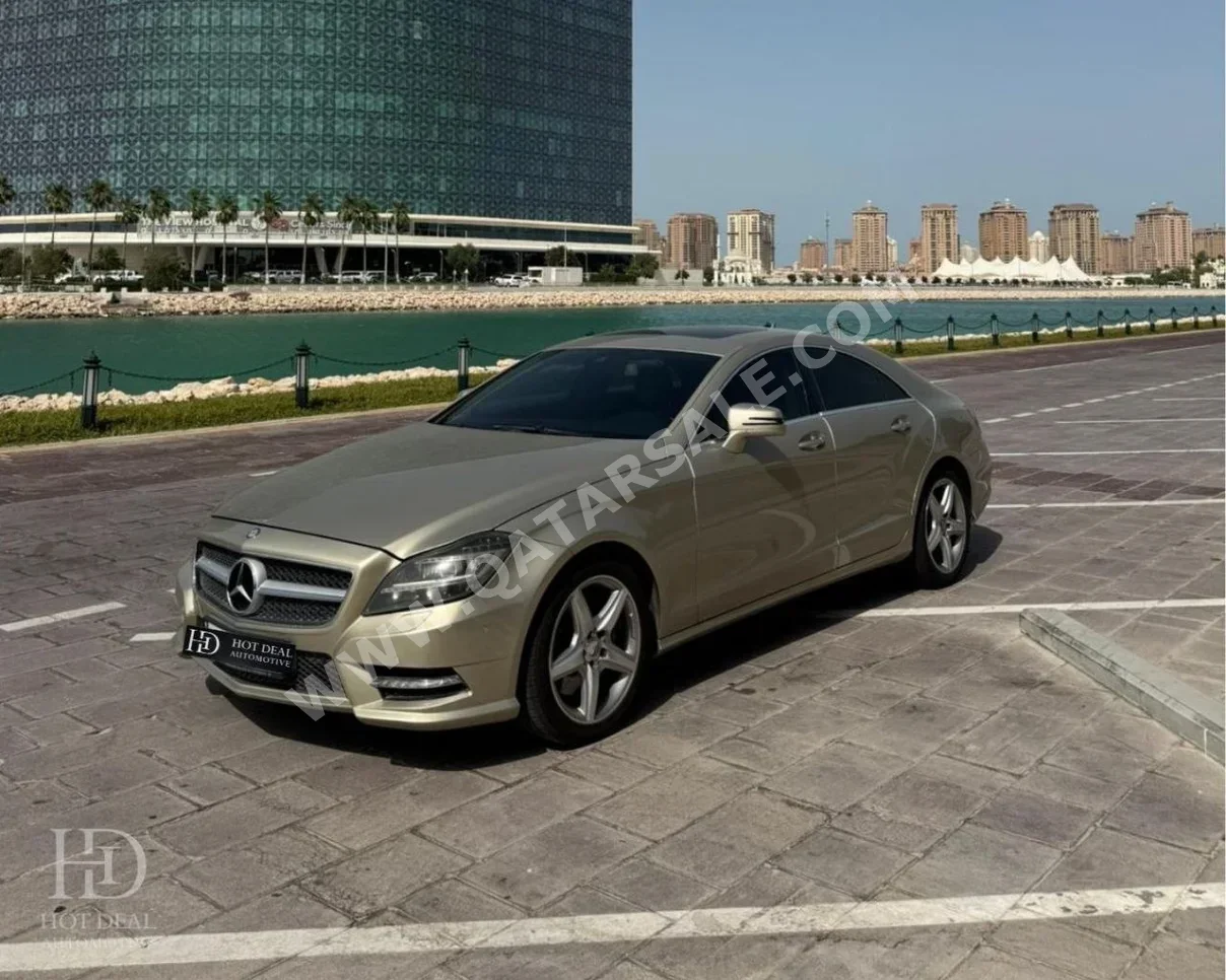 مرسيدس - بنز سي ال اس 350 2013 اوتوماتيك 133,000 كم 6 سلندر دفع خلفي سيدان ذهبي