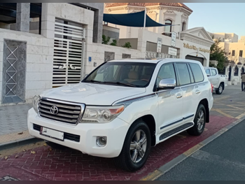 Toyota Land Cruiser GXR 2015 Automatic 325,000 Km 8 Cylinder Four Wheel Drive (4WD) SUV White