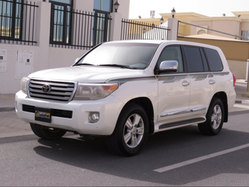 Toyota Land Cruiser GXR 2014 Automatic 208,000 Km 6 Cylinder Four Wheel Drive (4WD) SUV White