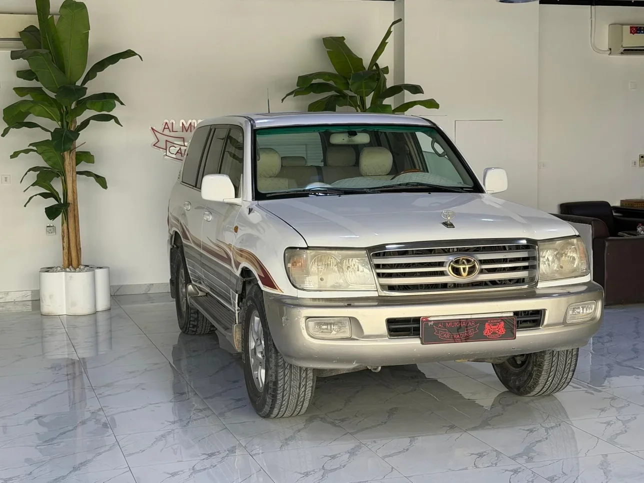 Toyota Land Cruiser GXR 2005 Automatic 452,000 Km 6 Cylinder Four Wheel Drive (4WD) SUV White