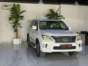 Lexus  LX  570  2013  Automatic  370,000 Km  8 Cylinder  Four Wheel Drive (4WD)  SUV  White
