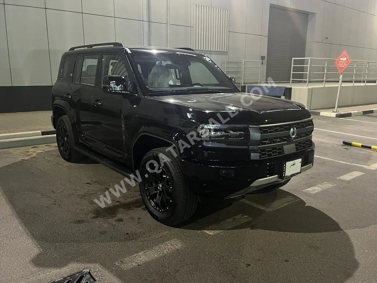BYD  Denza  B5  2027  Automatic  0 Km  4 Cylinder  Four Wheel Drive (4WD)  SUV  Black  With Warranty